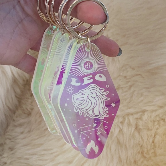 NWT Wildflower + Co Zodiac Motel Keychain 🦄 - Picture 6 of 8